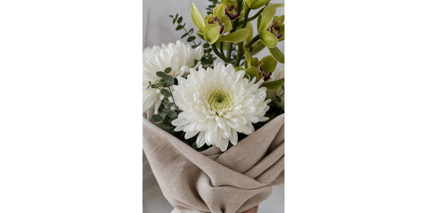 Capricorn — the zodiac's flower: guide and bouquets
