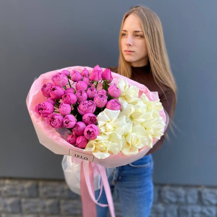 Дуо белых и кустовых роз в Дубае