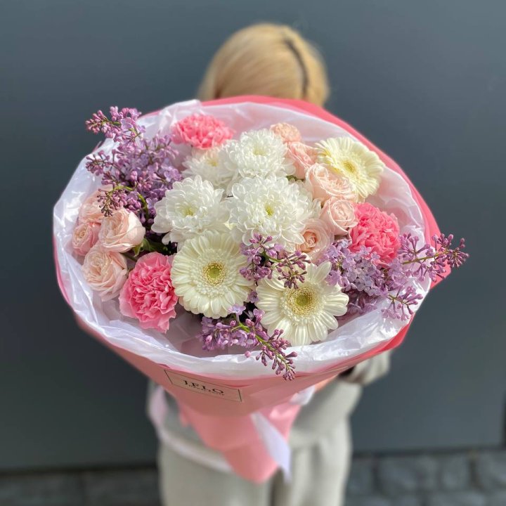  Нежный букет с сиренью в Дубае