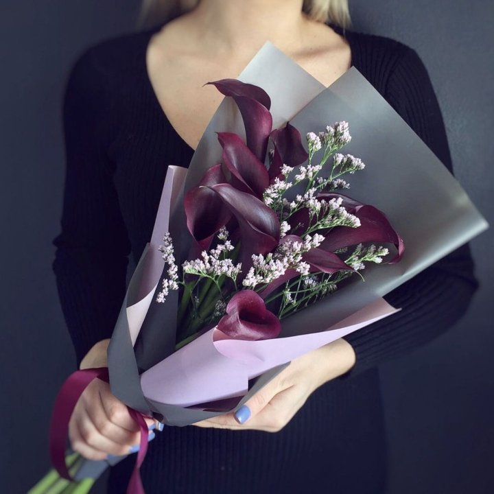 Букет фиолетовых калл в Дубае