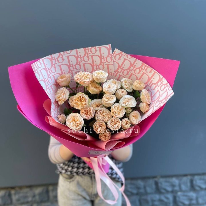 9 пионовидных роз в Дубае