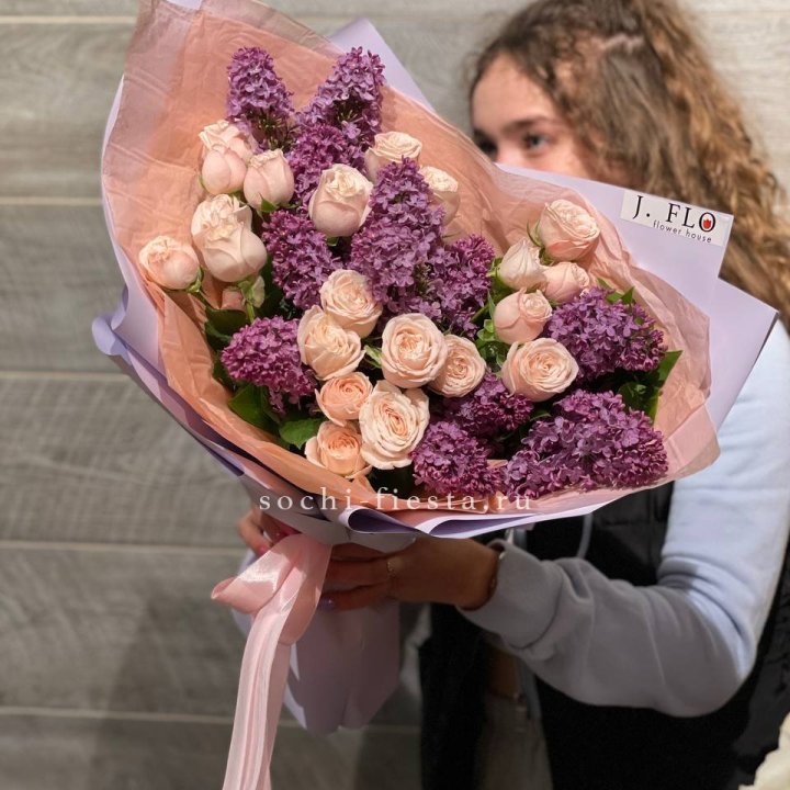 Букет "Лиловая весна" в Дубае