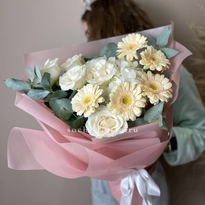Букет роз, гортензии, гербер  в Дубае