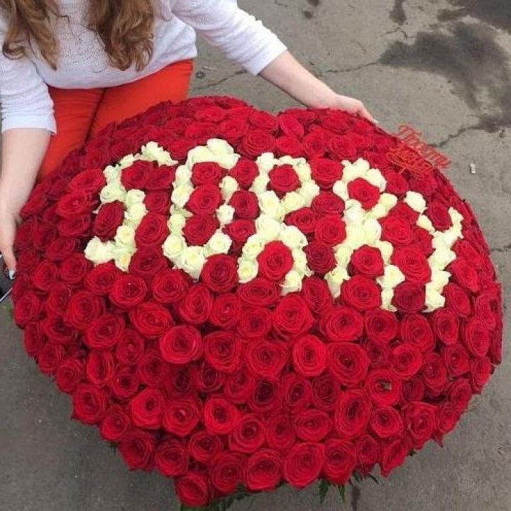 351 роза "Прости меня" в Дубае