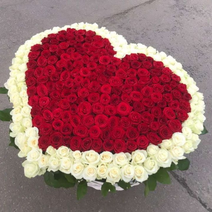 333 розы в корзине в Дубае