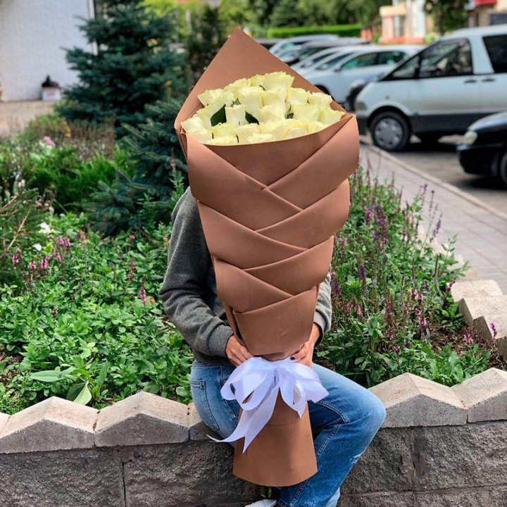 Голландские розы белые "Рыбка" в Дубае