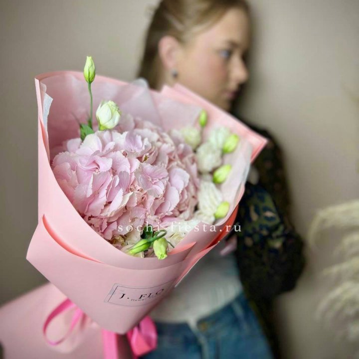 Букет с гортензией №2 в Дубае
