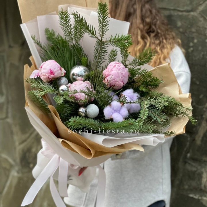 Новогодний букет с пионами  в Дубае