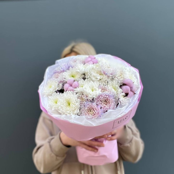 7 нежных хризантем в Дубае