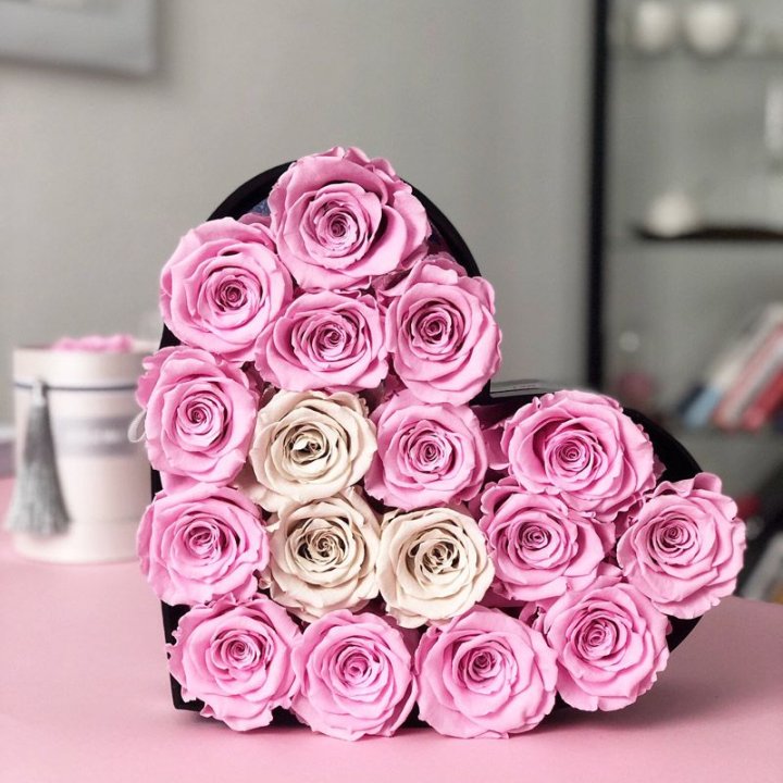 Сердце из роз в Дубае