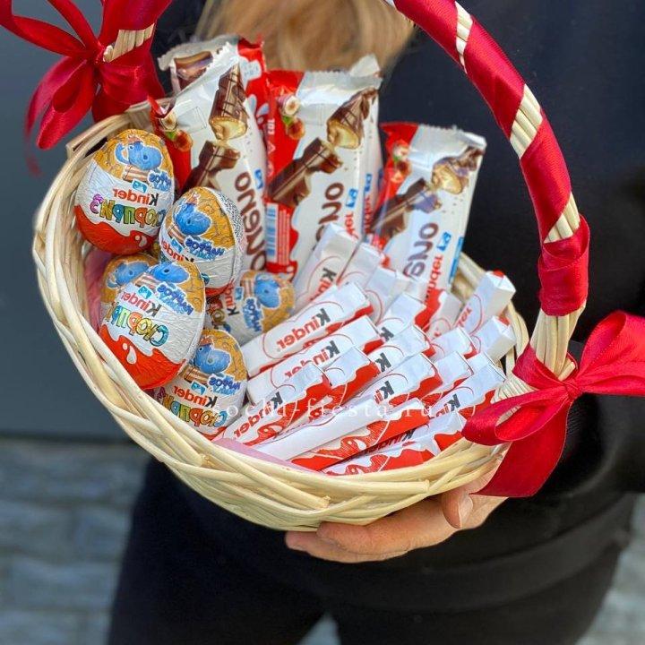 Корзина с киндерами  в Дубае