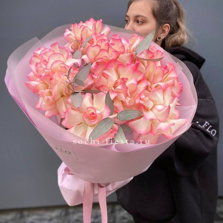 9 французских роз Джумилия в Дубае