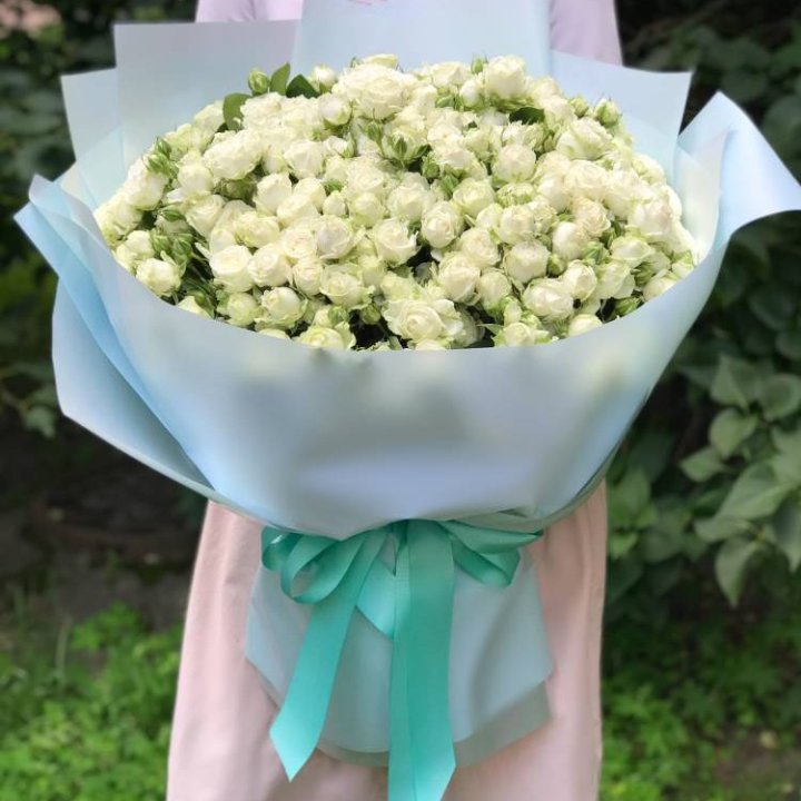 51 белая кустовая роза в Дубае
