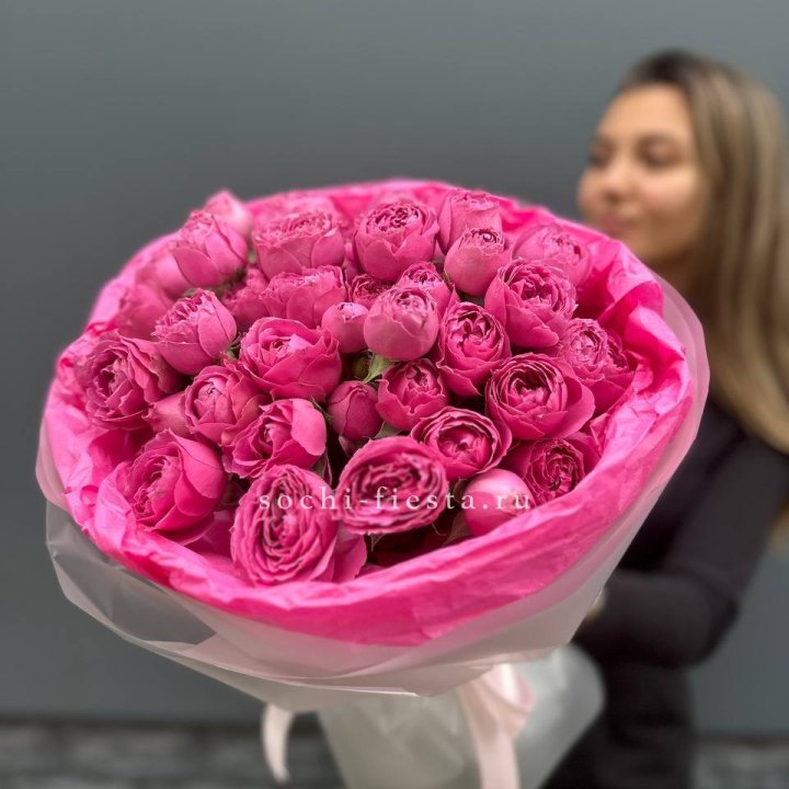 Букет из пионовидных роз  в Дубае