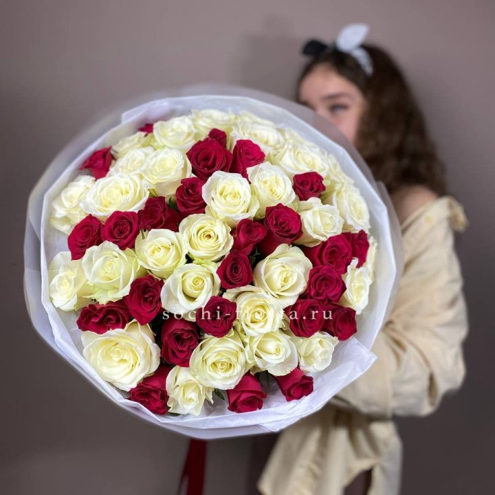 Микс из 55 роз в Дубае