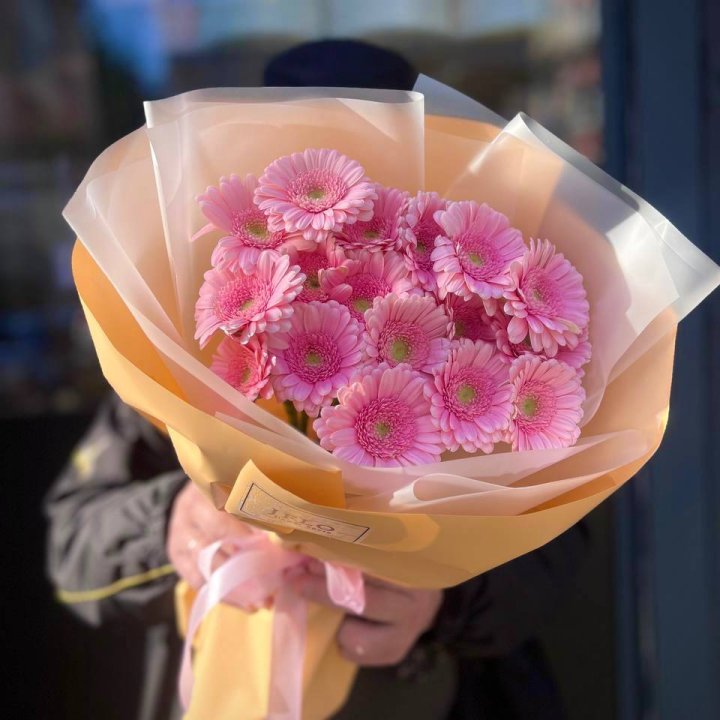 17 розовых гербер  в Дубае