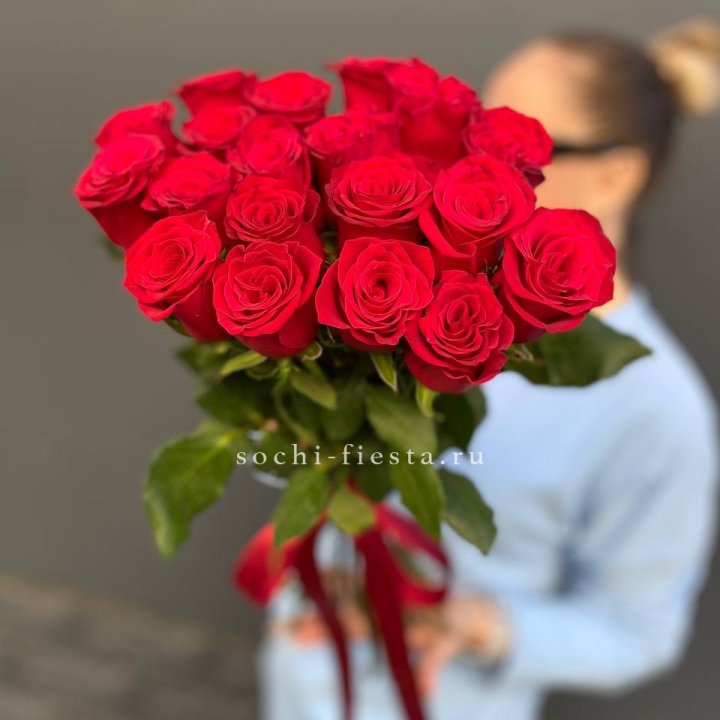 19 красных роз в Дубае