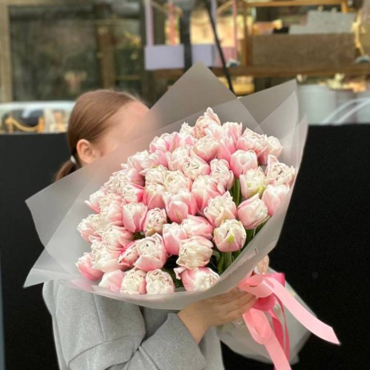 51 нежный тюльпан в Дубае