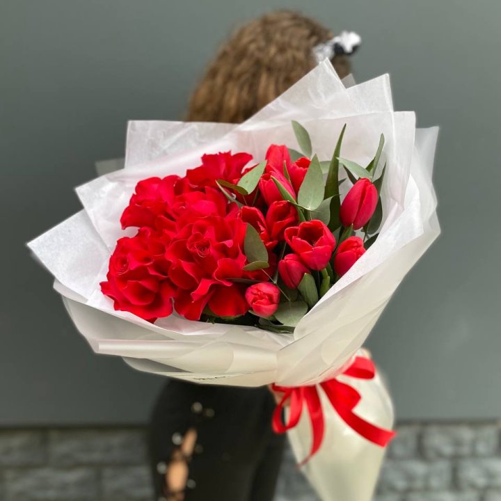 Дуо тюльпаны и розы в Дубае
