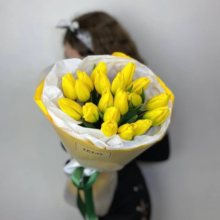  19 жёлтых тюльпанов в Дубае