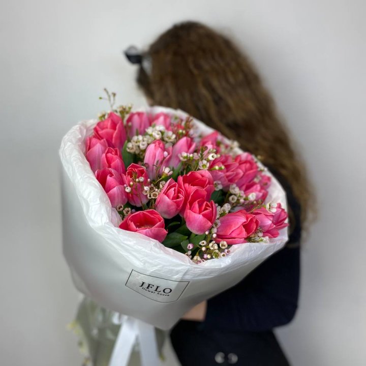 Дуо тюльпаны с хамелациумом в Дубае