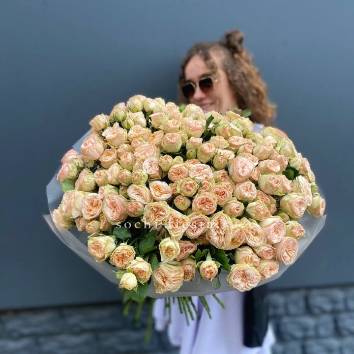 51 пионовидная роза в Дубае