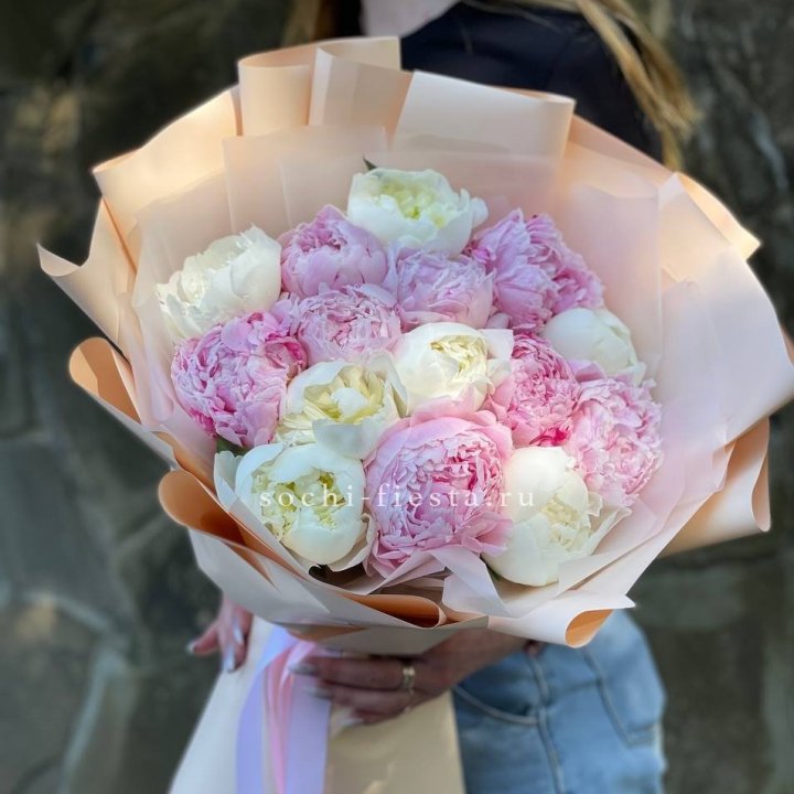 Букет 15 зефирных пионов в Дубае