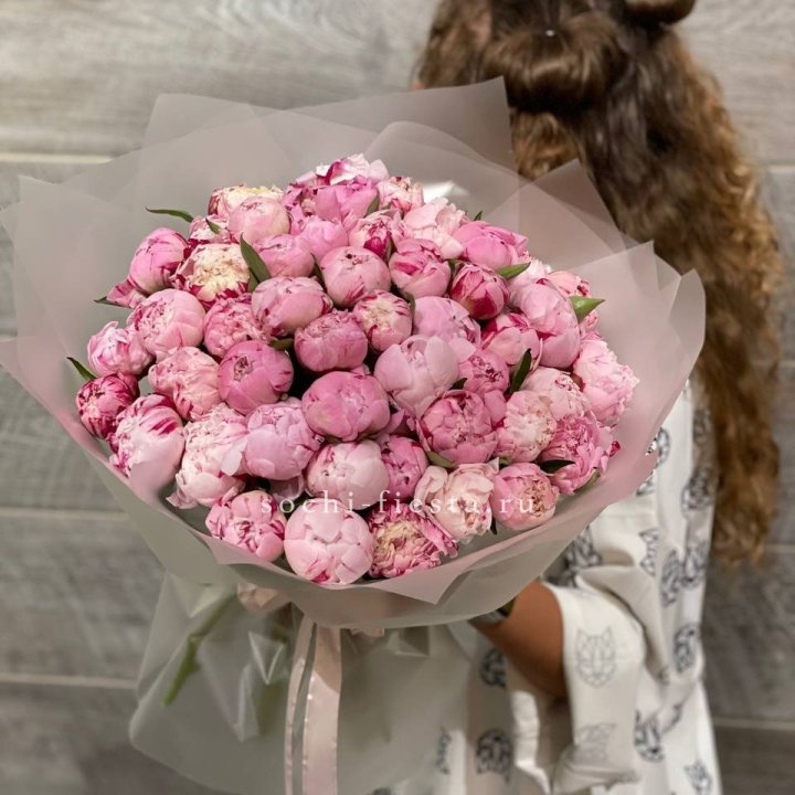 51 розовый пион в Дубае