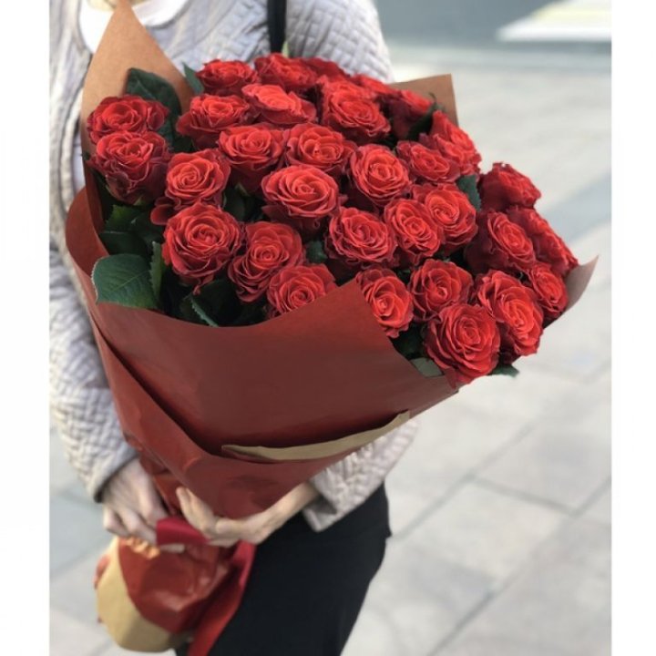 29 высоких роз  в Дубае