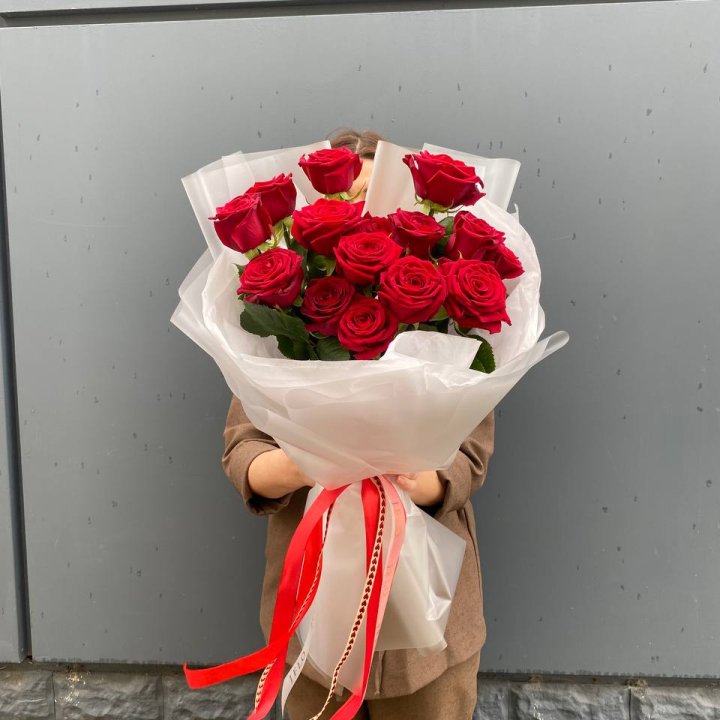 15 высоких роз  в Дубае