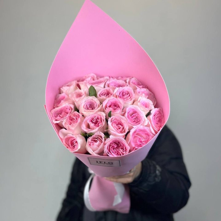 25 нежных роз в Дубае