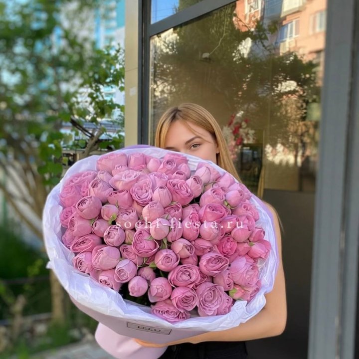 25 кустовых роз Лавандер с доставкой в Дубае