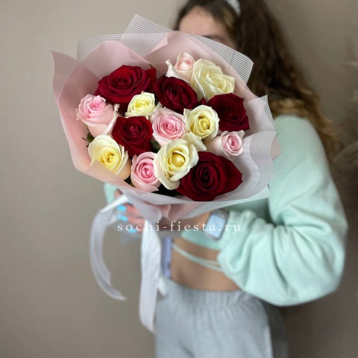 15 роз "Карусель" в Дубае