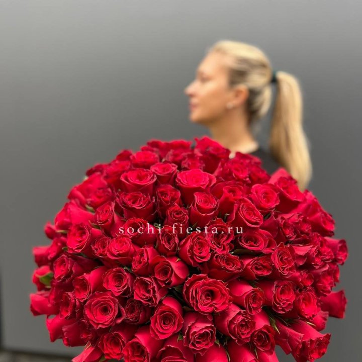 Охапка из 101 красной розы в Дубае