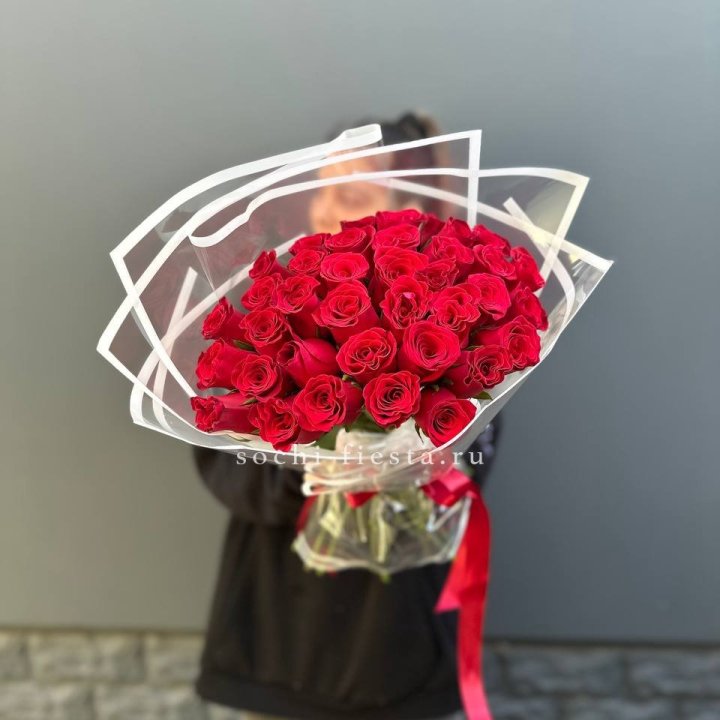 31 красная роза в Дубае