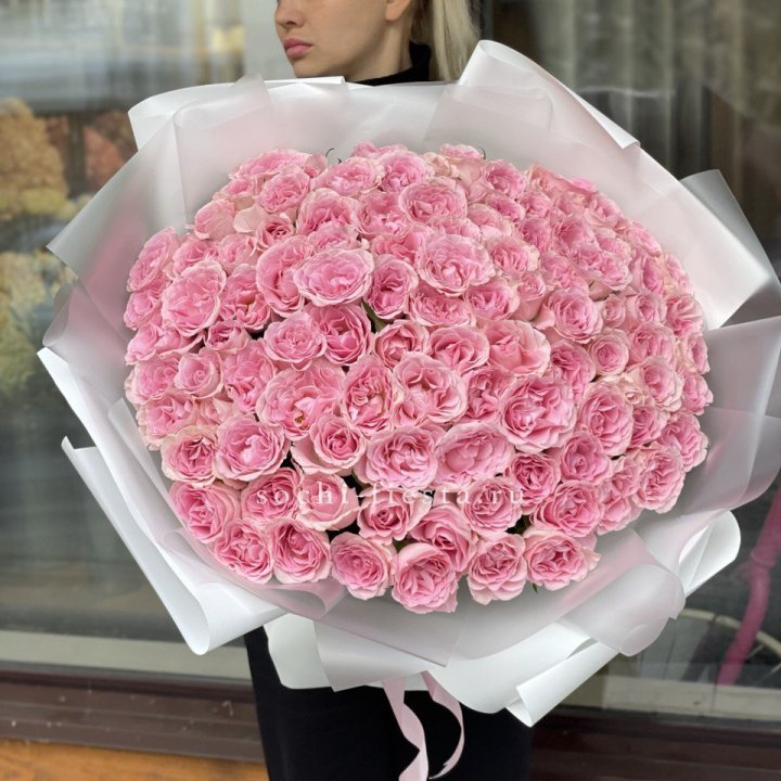 101 нежно-розовая роза в Дубае