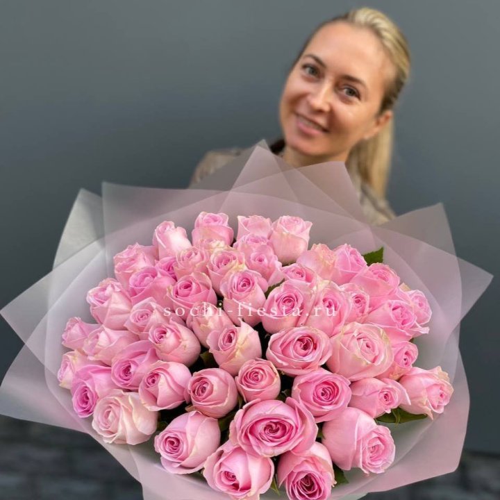 51 розовая роза в Дубае