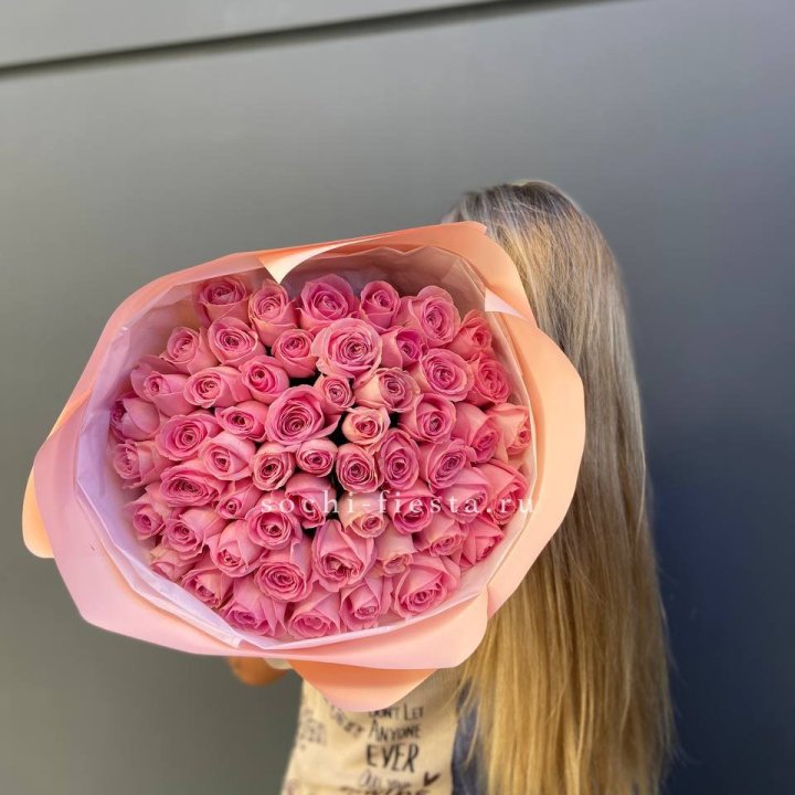 55 розовых роз в Дубае