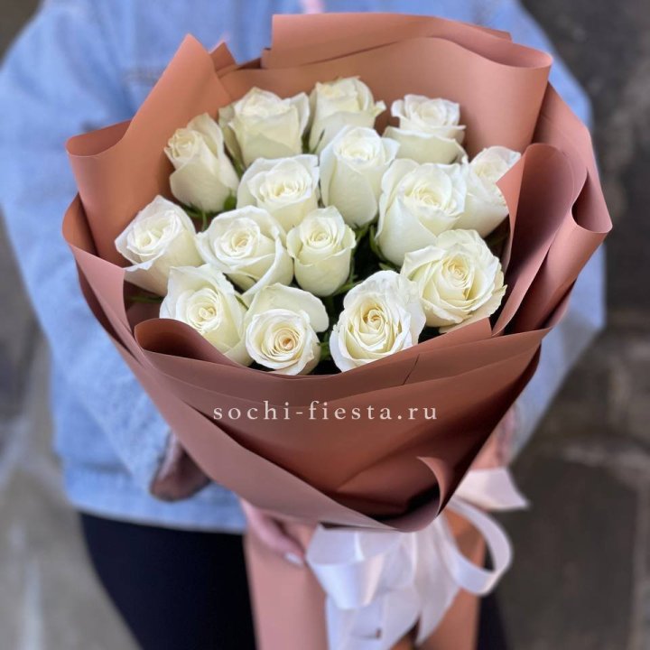 15 белых роз сиена в Дубае