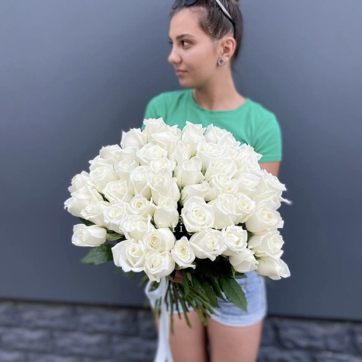 51 белая роза в Дубае