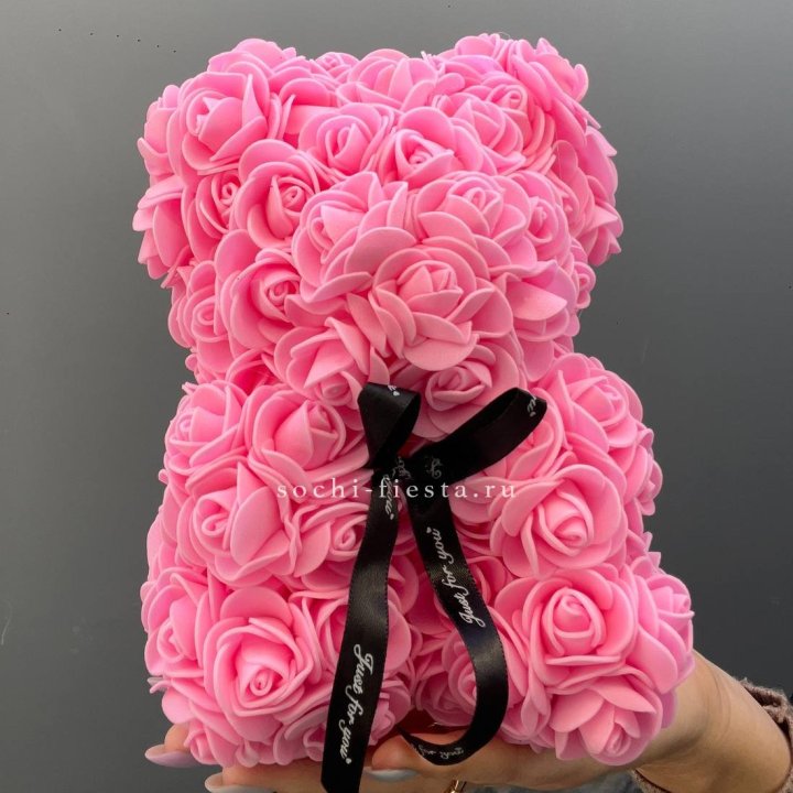 Игрушка медведь из розовых роз в Дубае