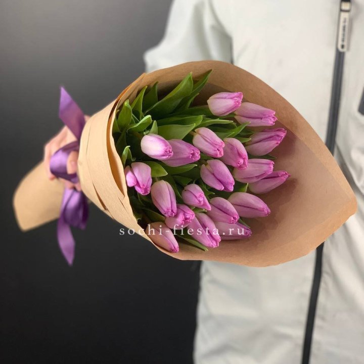 19 розовых  тюльпанов в Дубае