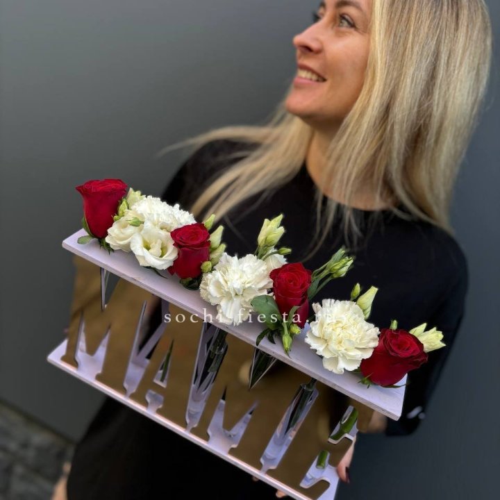 Бокс МАМЕ с цветами в Дубае
